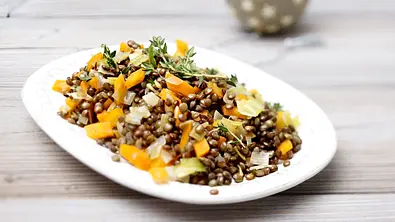 Balsamico-Linsen mit Gemüsewürfeln Rezept - Foto: LECKER @ Bauer Media Group