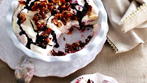 Banana-Fruit-Split auf keksigem Boden Rezept - Foto: House of Food / Bauer Food Experts KG