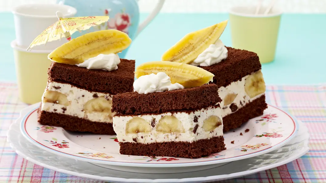 Banana-Split-Schnitten Rezept - Foto: LECKER @ Bauer Media Group