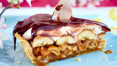 Bananen-Butterscotch-Pie Rezept - Foto: LECKER @ Bauer Media Group