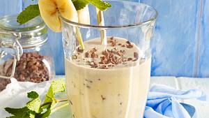 Bananen-Mandel-Smoothie mit Kakaonibs Rezept - Foto: House of Food / Bauer Food Experts KG