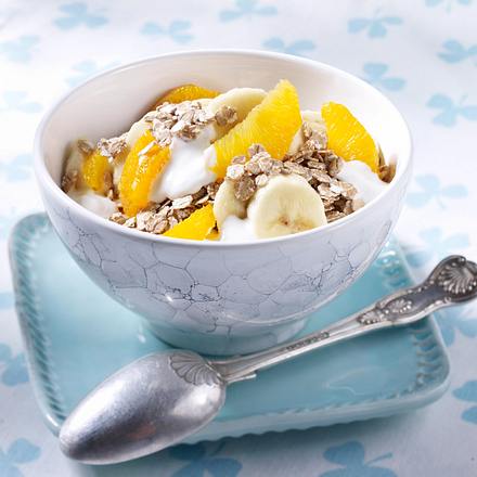 Bananen-Orangen-Müsli mit Weizenflocken Rezept Bananen-Orangen-Müsli mit Weizenflocken Rezept