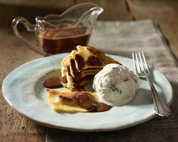 Bananen Pancakes mit Schokosoße Rezept Bananen Pancakes mit Schokosoße Rezept
