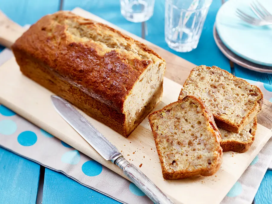 Saftiges Bananenbrot Bananenbrot in Scheiben geschnitten