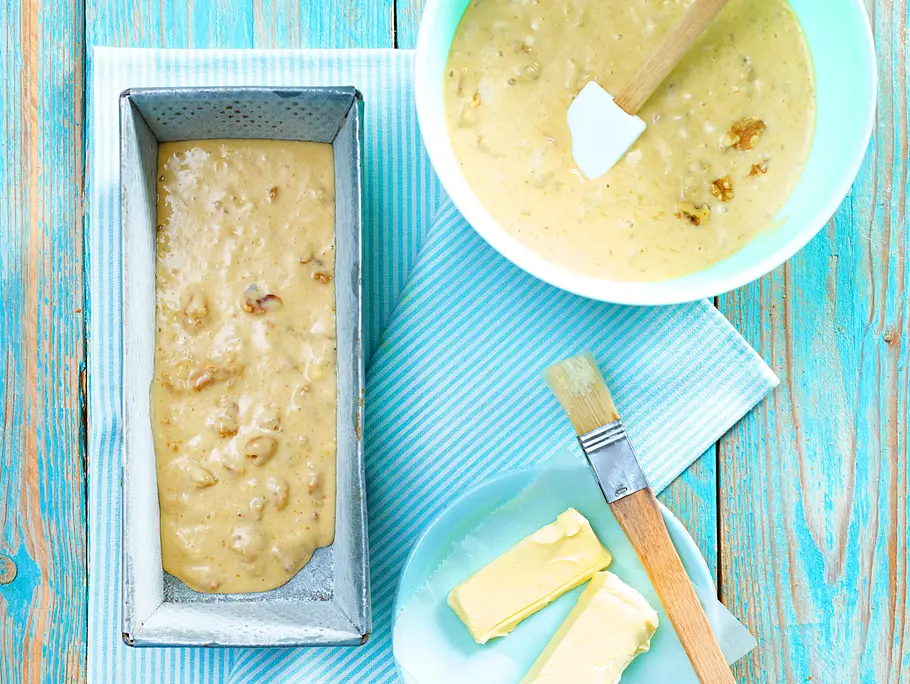 Bananenbrot-Teig in der Kastenform Bananenbrot-Teig in der Kastenform