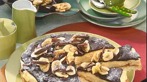 Bananenkuchen mit Schokoladenguss Rezept - Foto: LECKER @ Bauer Media Group