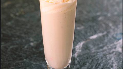 Bananenmilch mit Sahnehaube Rezept - Foto: Klemme