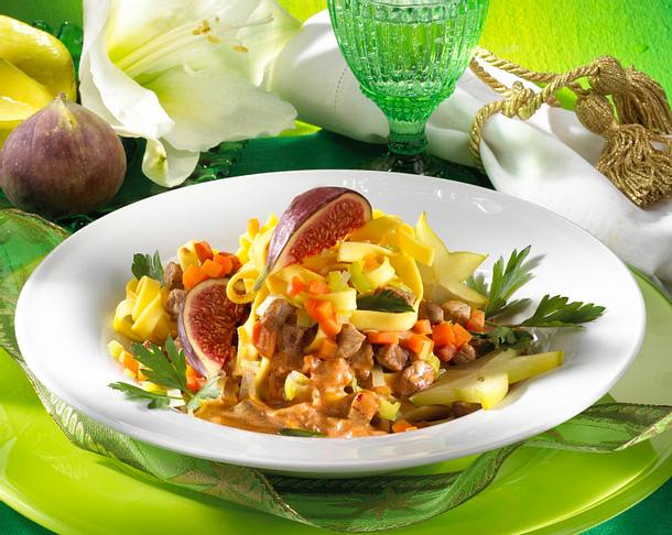 Bandnudeln in Hähnchen-Feigen-Soße Rezept Bandnudeln in Hähnchen-Feigen-Soße Rezept