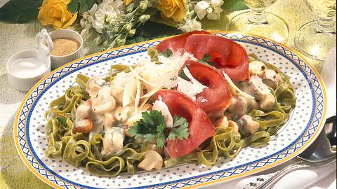 Bandnudeln in Pilz-Sahne-Soße mit Schinken Rezept - Foto: Först, Thomas