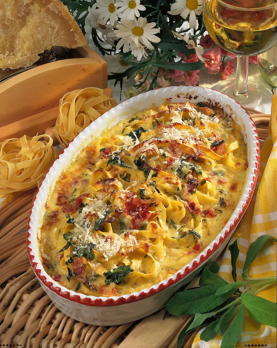 Bandnudeln in Salbei-Schinkensoße Rezept Bandnudeln in Salbei-Schinkensoße Rezept