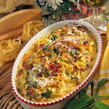 Bandnudeln in Salbei-Schinkensoße Rezept Bandnudeln in Salbei-Schinkensoße Rezept