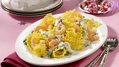 Bandnudeln in Spinat-Ricotta-Soße mit Garnelen Rezept - Foto: LECKER @ Bauer Media Group
