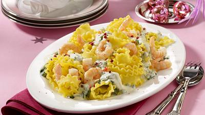Bandnudeln in Spinat-Ricotta-Soße mit Garnelen Rezept - Foto: House of Food / Bauer Food Experts KG