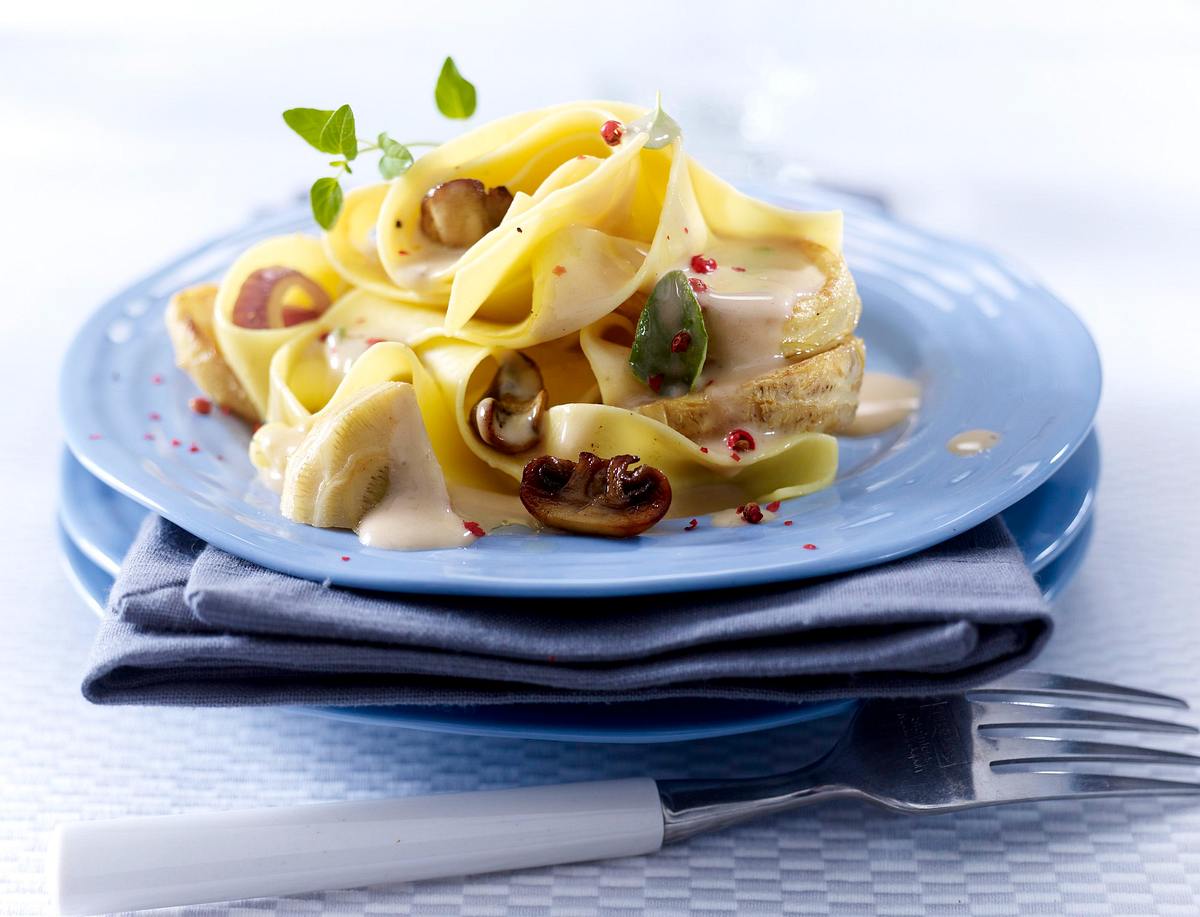 Bandnudeln mit Artischocken und Champignons in Weißwein-Soße Rezept