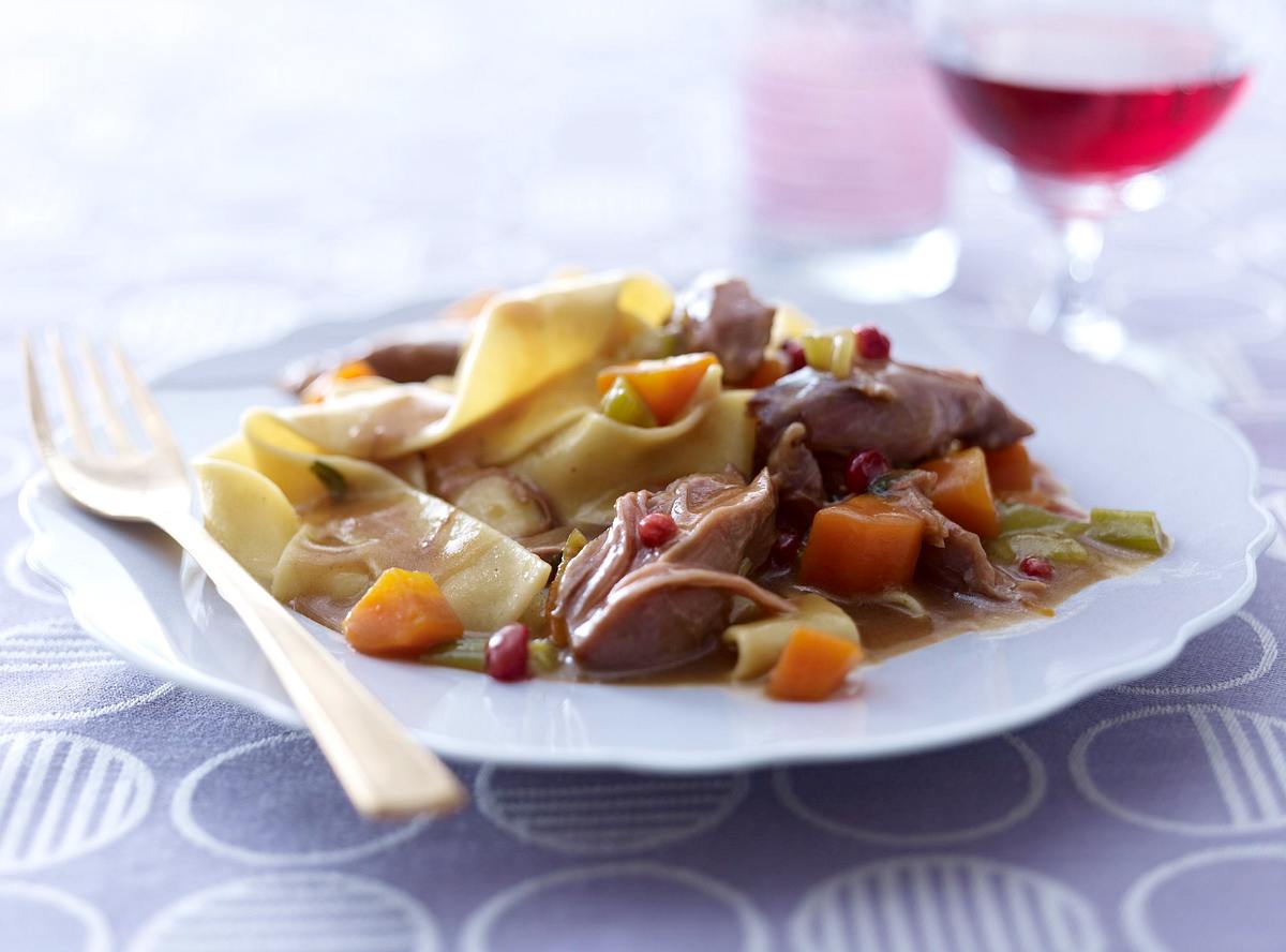 Bandnudeln mit Entenragout Rezept