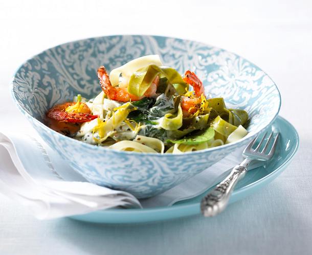 Bandnudeln mit Garnelen und Mascarponesoße Rezept Bandnudeln mit Garnelen und Mascarponesoße Rezept