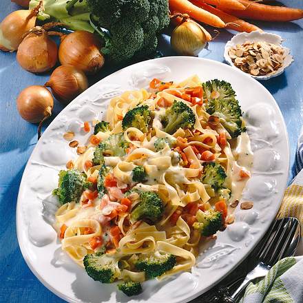 Bandnudeln mit Gemüsesoße Rezept