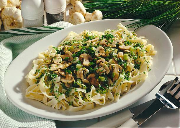 Bandnudeln mit Gemüsesoße Rezept