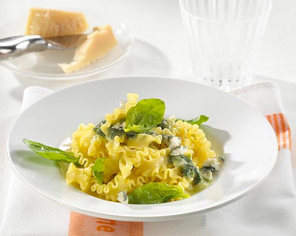 Bandnudeln mit Gorgonzola-Spinat-Soße Rezept