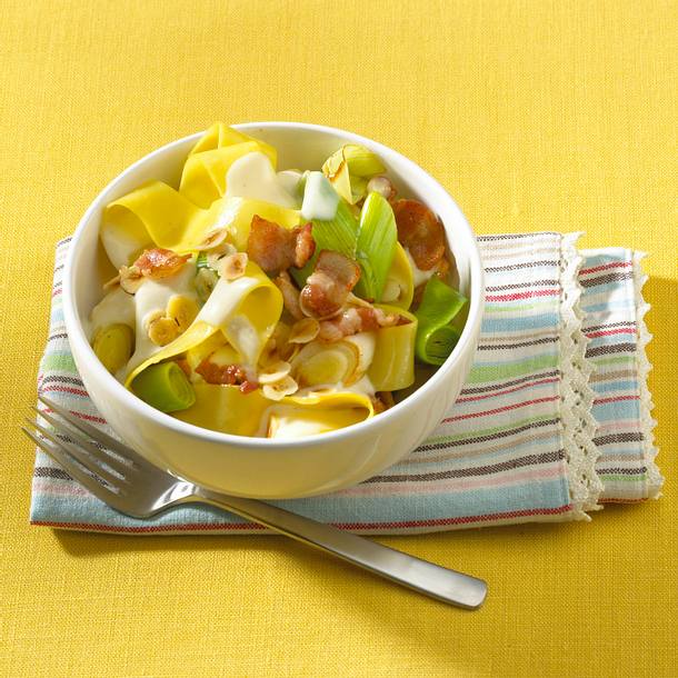 Bandnudeln mit Lauch-Käsesoße Rezept Bandnudeln mit Lauch-Käsesoße Rezept