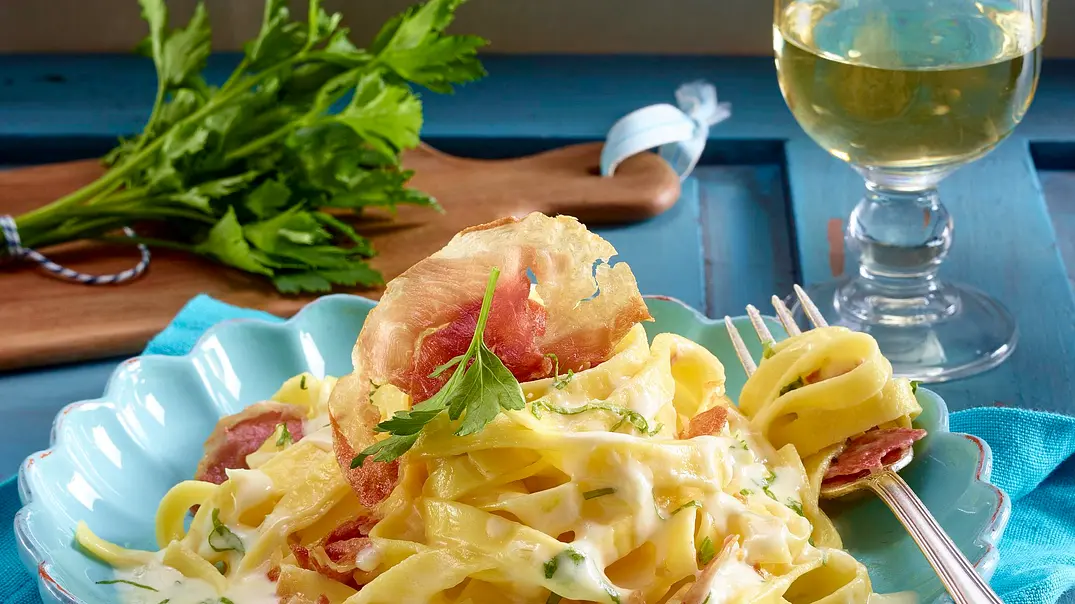 Bandnudeln mit Limonensoße und Pancetta Rezept - Foto: LECKER @ Bauer Media Group