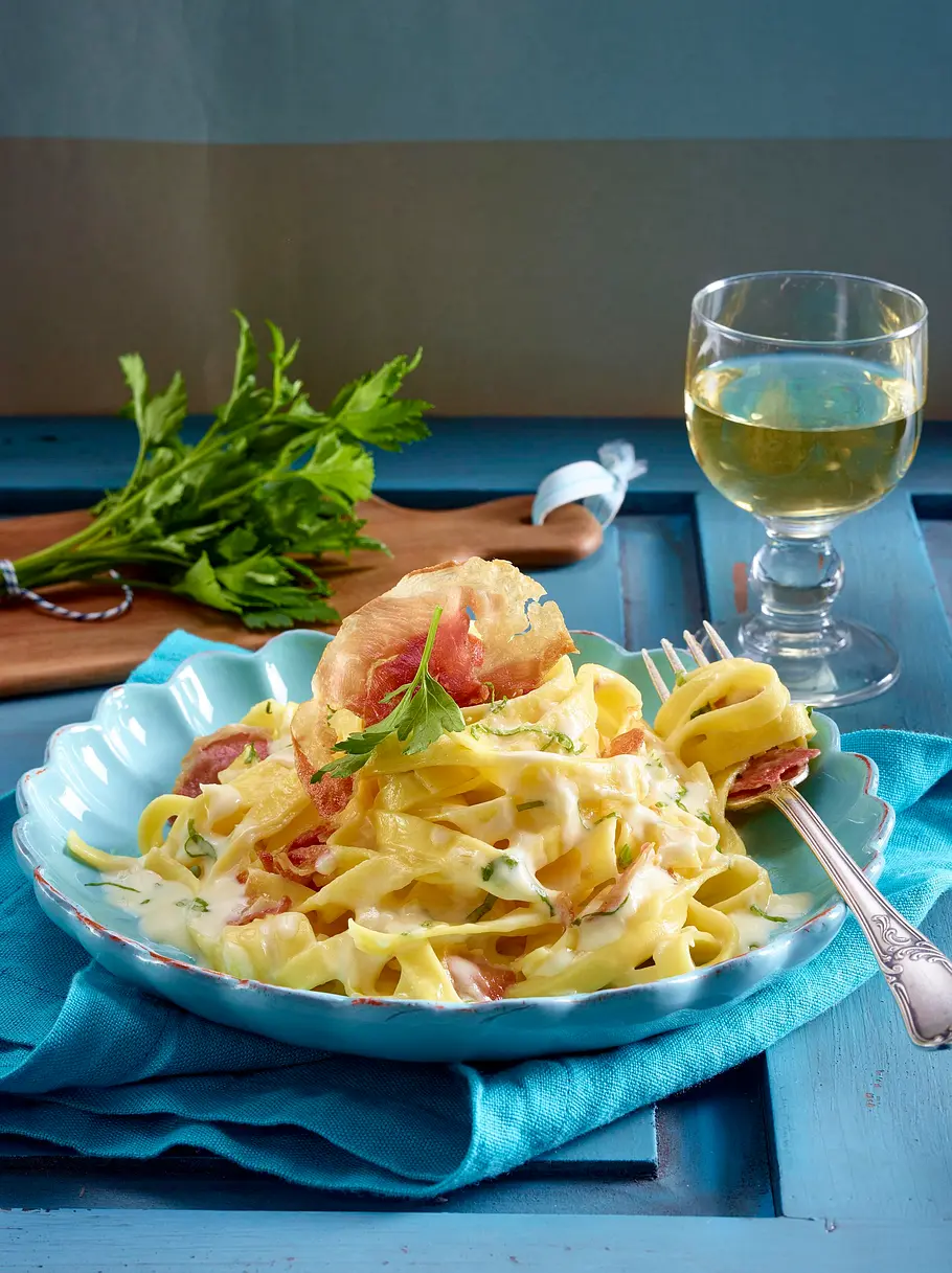 Bandnudeln mit Limonensoße und Pancetta Rezept Bandnudeln mit Limonensoße und Pancetta Rezept