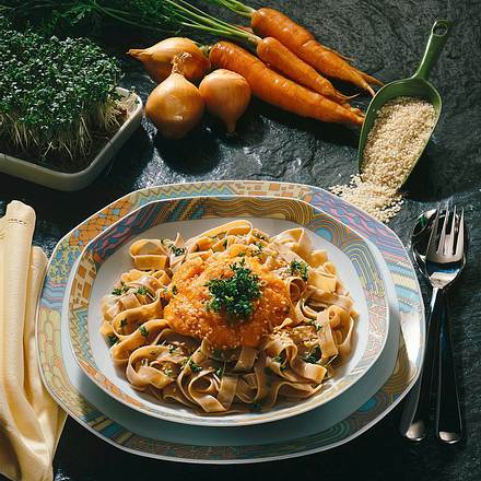 Bandnudeln mit Möhrensoße Rezept Bandnudeln mit Möhrensoße Rezept