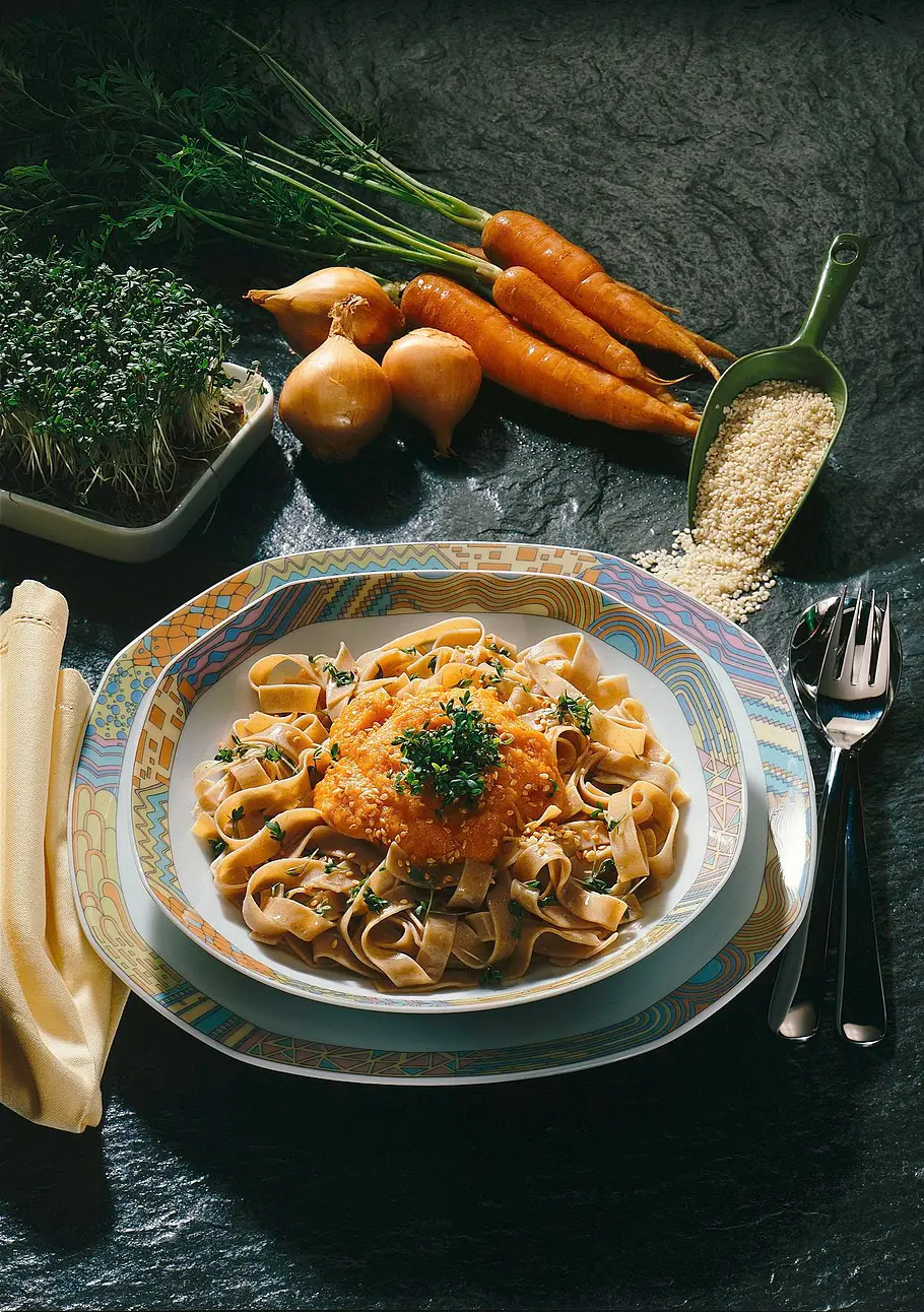 Bandnudeln mit Möhrensoße Rezept Bandnudeln mit Möhrensoße Rezept