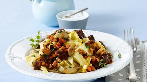 Bandnudeln mit Rinder-Ragout Rezept - Foto: House of Food / Bauer Food Experts KG