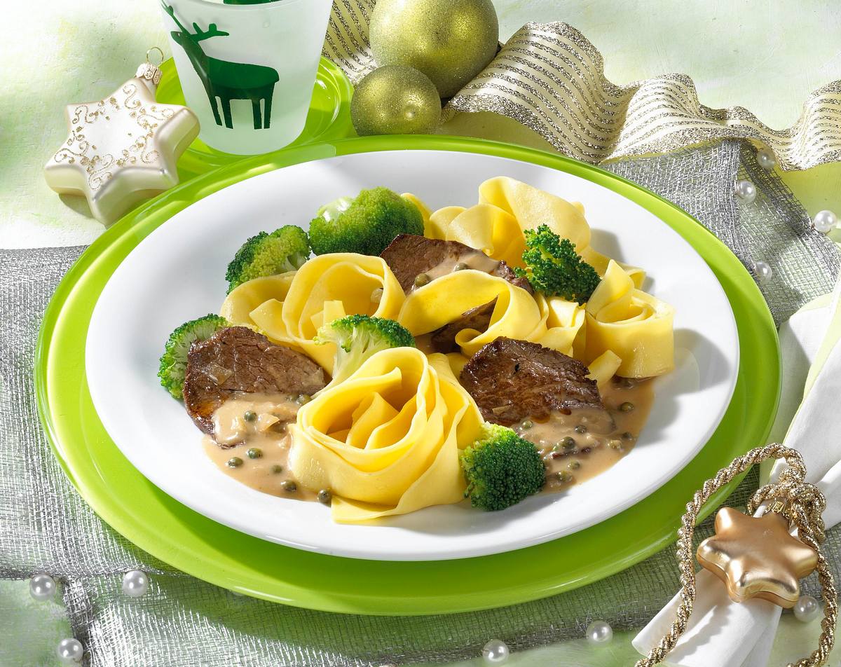 Bandnudeln mit Rinderfilet in Mascarpone-Pfeffersoße Rezept