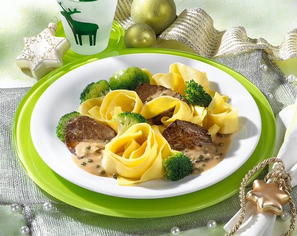 Bandnudeln mit Rinderfilet in Mascarpone-Pfeffersoße Rezept Bandnudeln mit Rinderfilet in Mascarpone-Pfeffersoße Rezept
