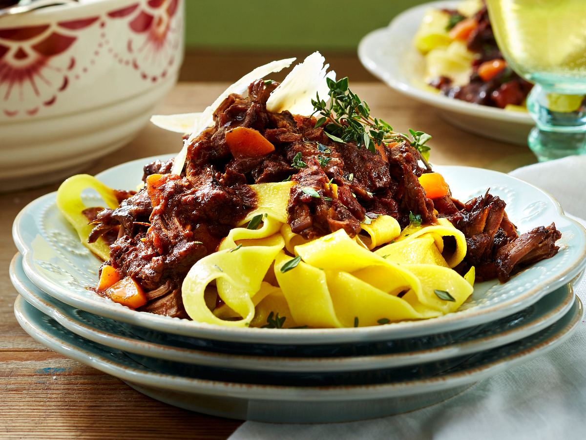 Bandnudeln mit Rindergulasch-Soße (Pappardelle mit Ragu di Manzo) Rezept