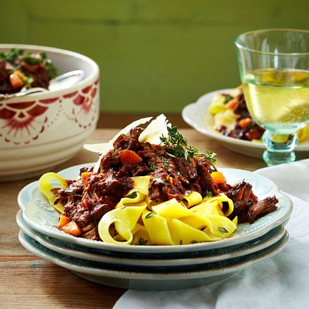 Bandnudeln mit Rindergulasch-Soße (Pappardelle mit Ragu di ...