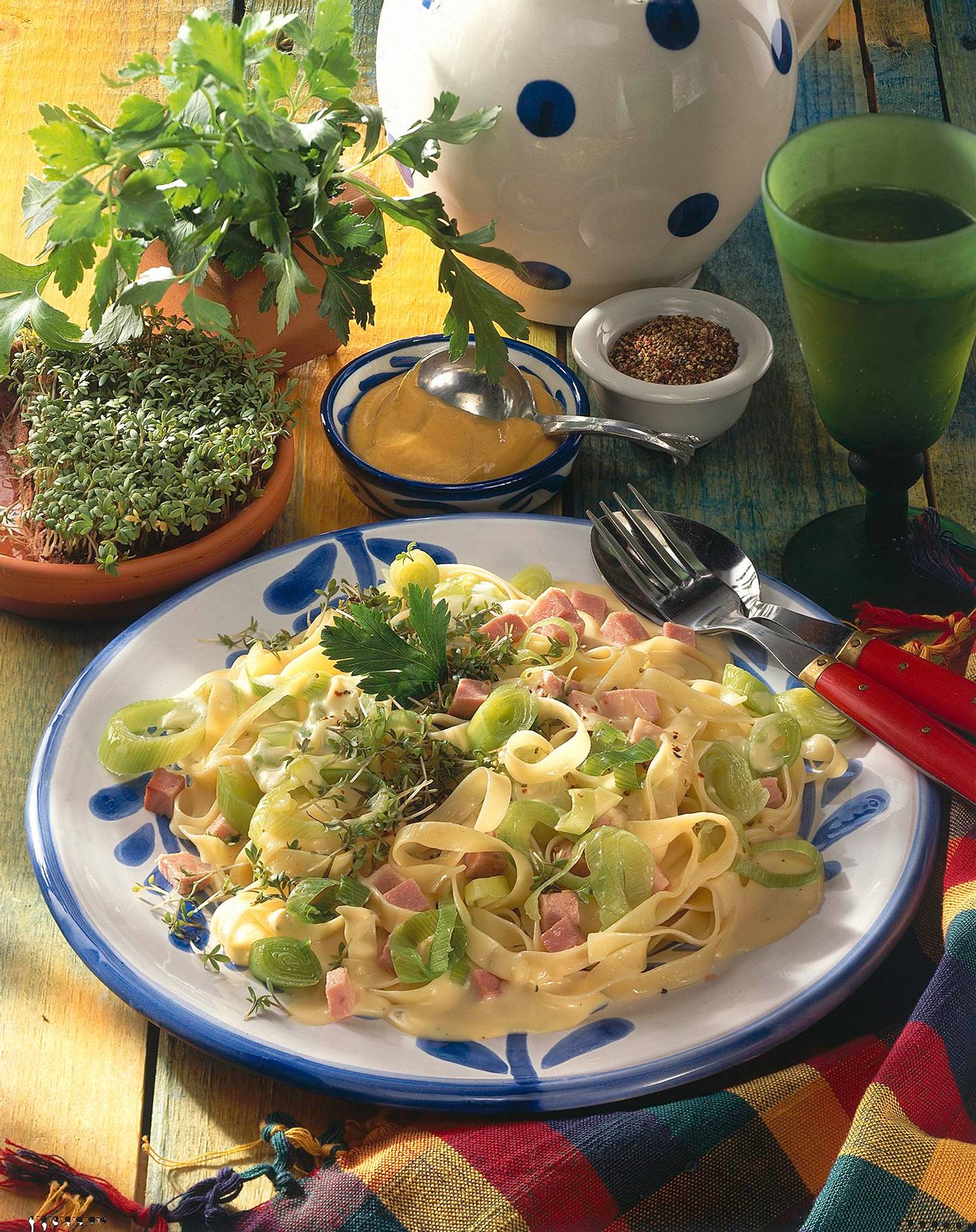 Bandnudeln mit Schinken-Senfsoße Rezept | LECKER