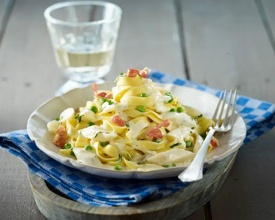 Bandnudeln mit Schwarzwurzel-Rahmsoße Rezept Bandnudeln mit Schwarzwurzel-Rahmsoße Rezept