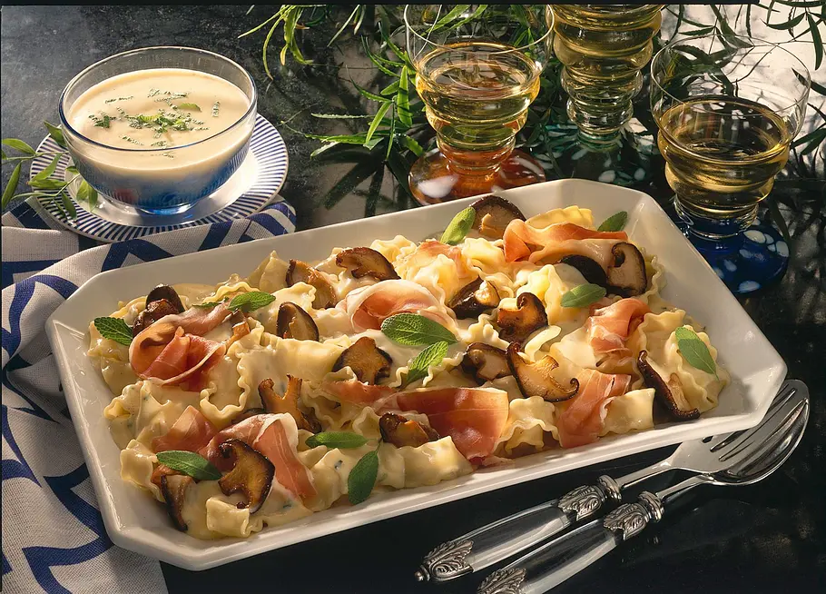Bandnudeln mit Shiitake-Pilzen Rezept Bandnudeln mit Shiitake-Pilzen Rezept