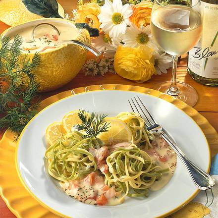 Bandnudeln mit Zitronensoße Rezept Bandnudeln mit Zitronensoße Rezept