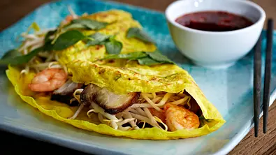 Bánh xèo (Vietnamesiche Crêpes mit Garnelen und Schweinebauch) Rezept - Foto: LECKER @ Bauer Media Group
