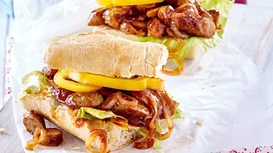 Barbecue-Sandwich mit Würstchen Rezept - Foto: LECKER @ Bauer Media Group