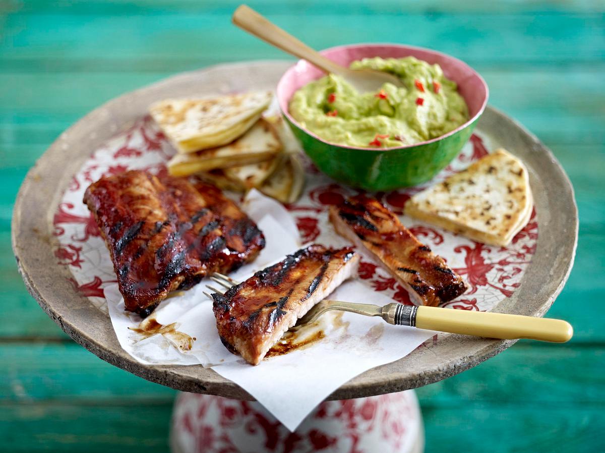 Barbecue Spare Ribs mit Guacamole und Käse-Quesadilla Rezept