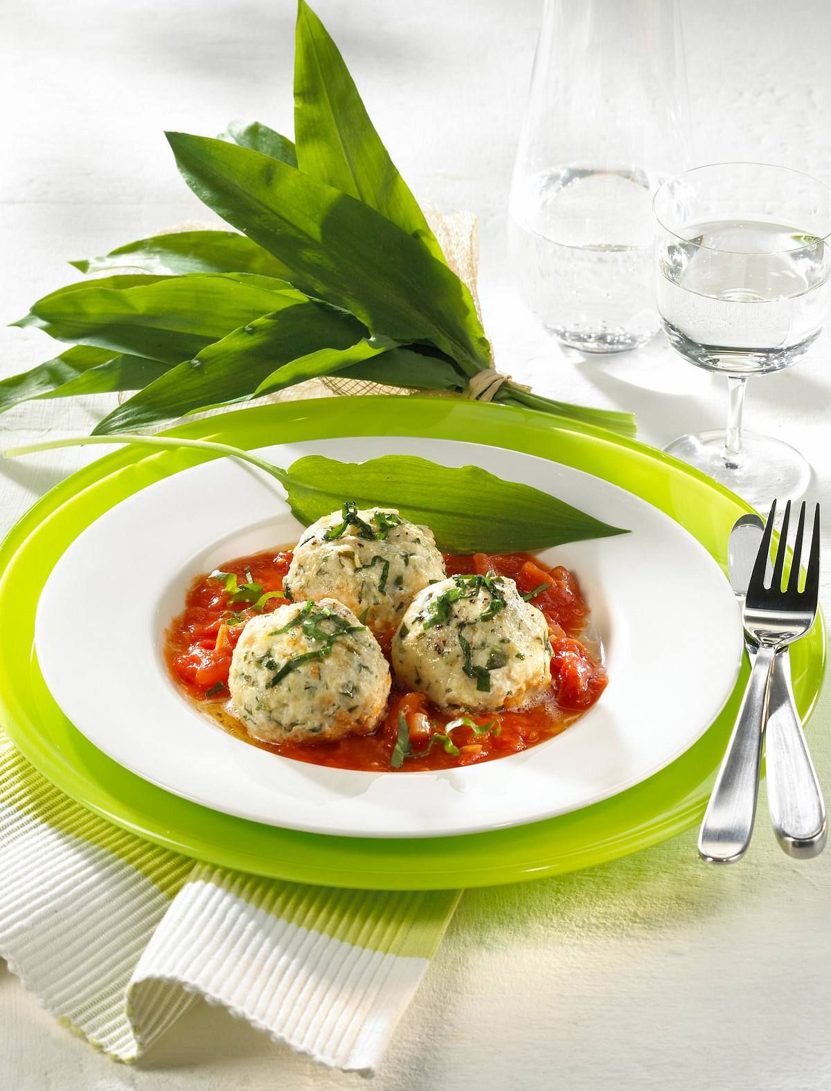 Bärlauch-Knödel auf Tomatensugo Rezept