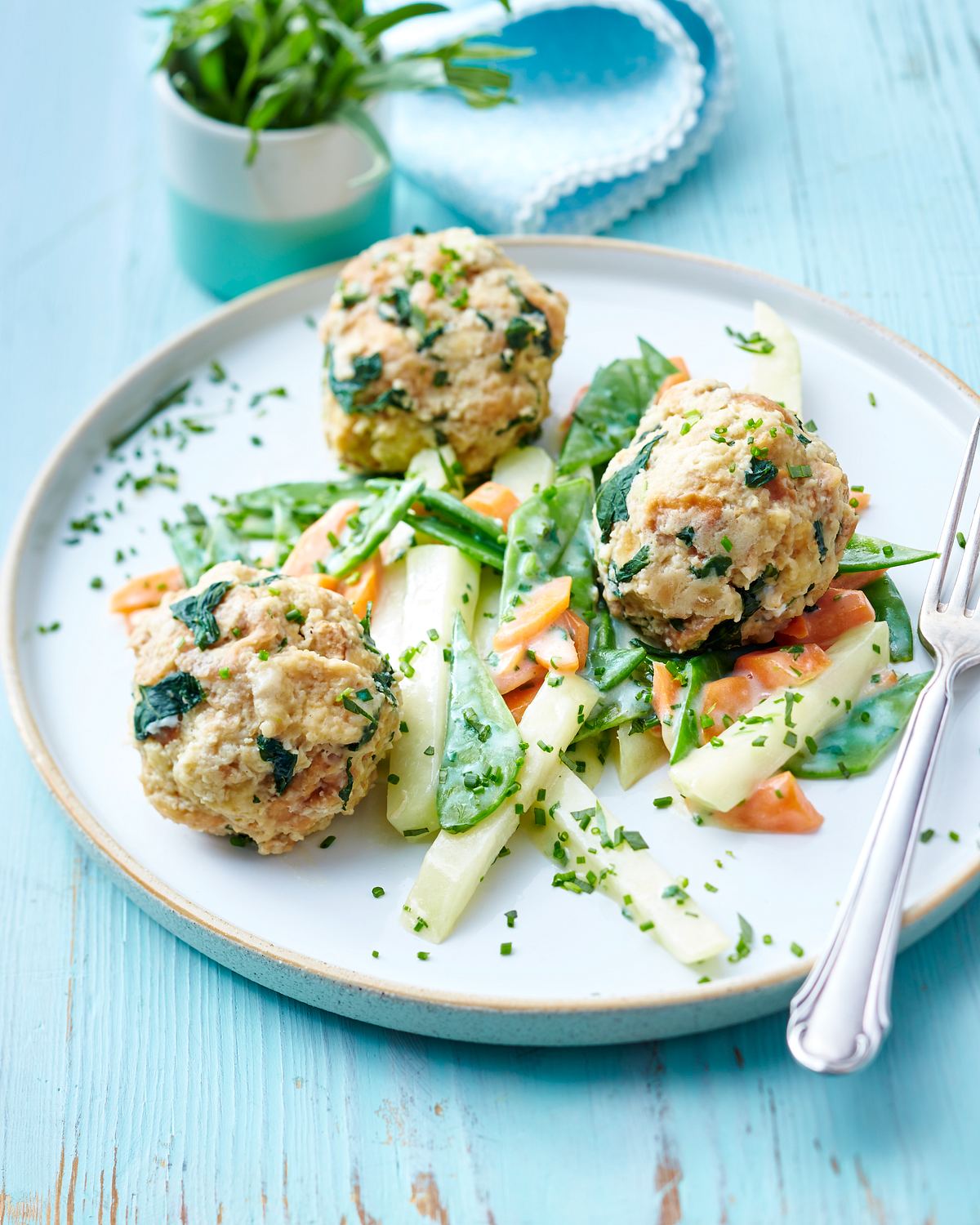 Bärlauch-Semmelknödel auf Rahmgemüse Rezept