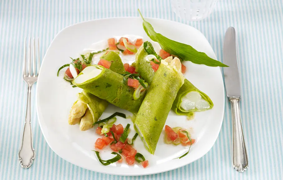 Bärlauchcrêpe mit Spargel und Tomaten-Bärlauch-Vinaigrette (Johann Lafer) Rezept
