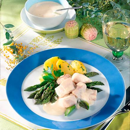 Barschragout mit grünem Spargel Rezept Barschragout mit grünem Spargel Rezept