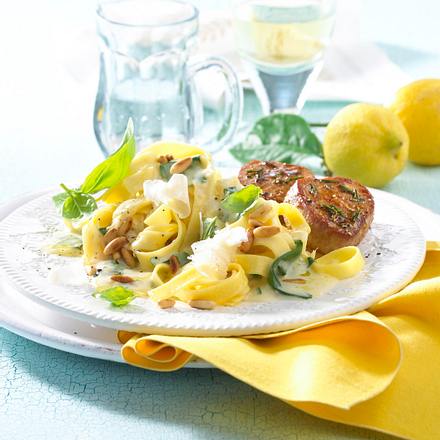 Basilikum-Nudeln mit Schweinefilet Rezept Basilikum-Nudeln mit Schweinefilet Rezept
