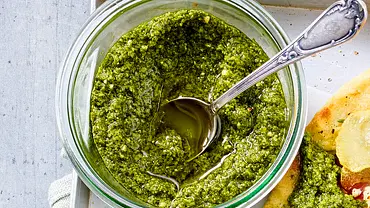 Basilikum-Pesto Rezept - Foto: LECKER @ Bauer Media Group Basilikum-Pesto Rezept - Foto: LECKER @ Bauer Media Group