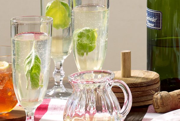 Basilikumsirup zu Prosecco Rezept