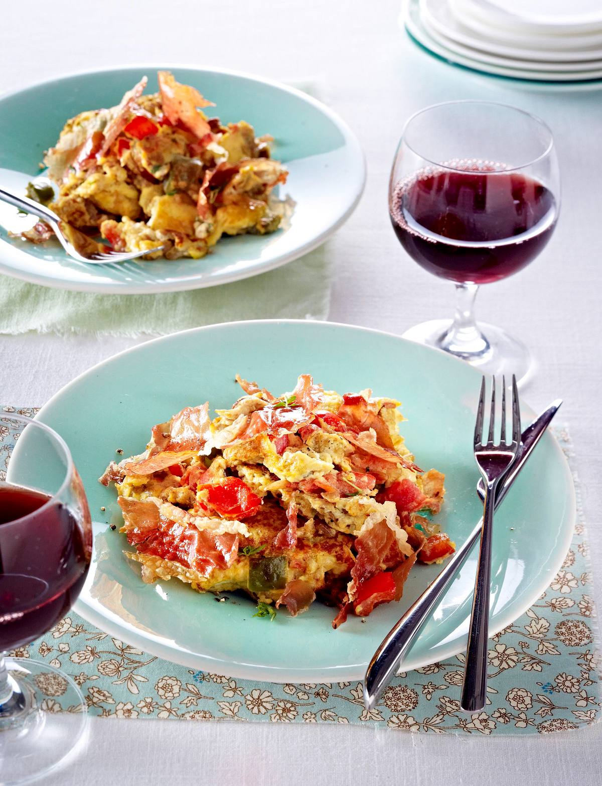 Baskisches Tomaten-Rührei mit knusprigem Schinken Rezept