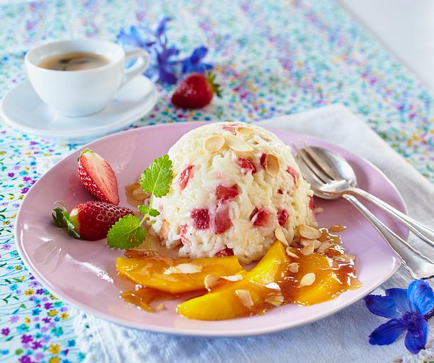 Basmati-Erdbeerreis auf Mangosalat mit Karamellsoße Rezept Basmati-Erdbeerreis auf Mangosalat mit Karamellsoße Rezept