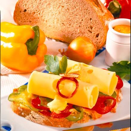 Bauernbrot mit Paprika und Käse Rezept